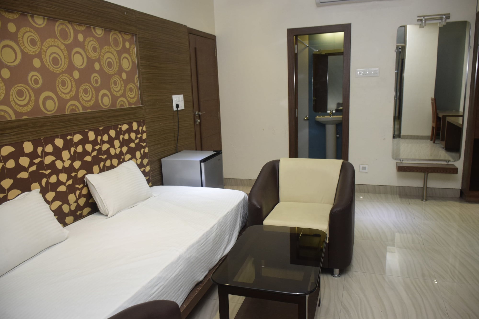 LUXURY, SUITE