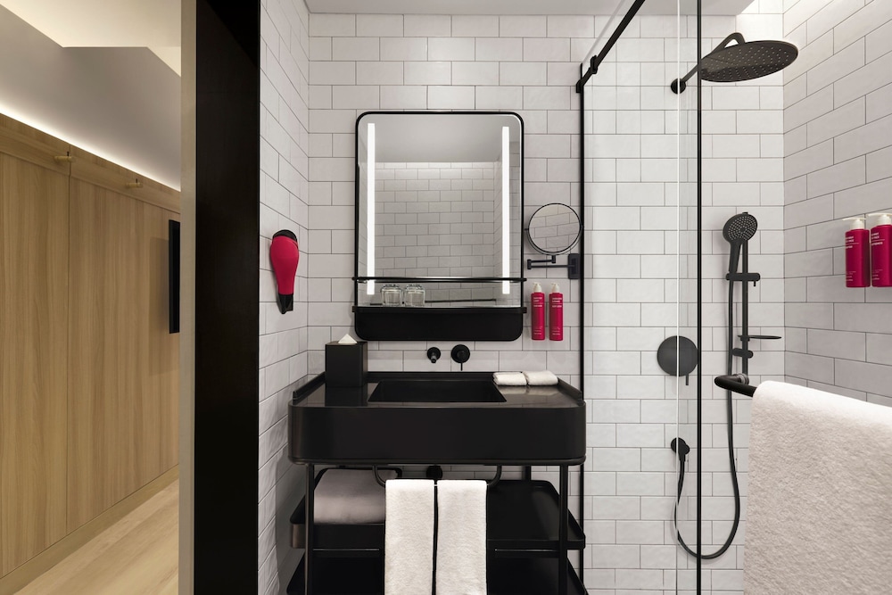 Moxy Mumbai Andheri West 35/40