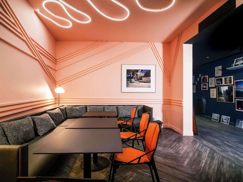 Tribe Paris Batignolles 42/67