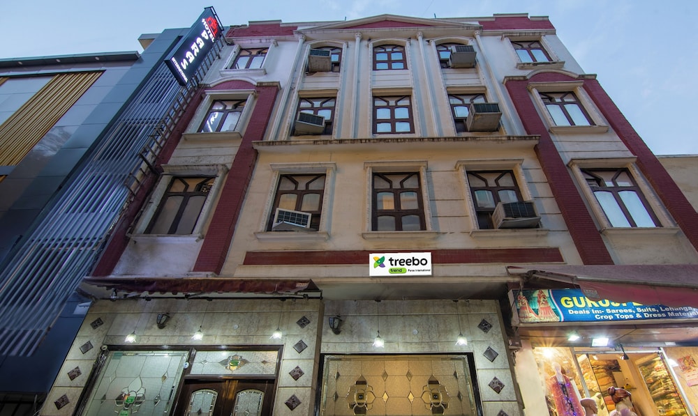 Hotel Paras International 2/49
