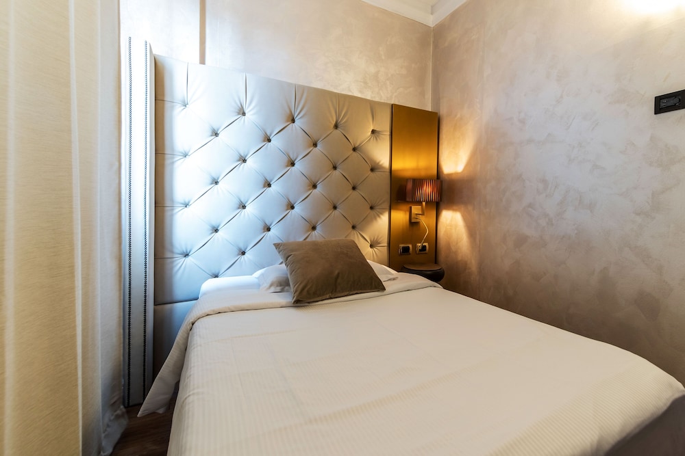 ROOM, SINGLE, CITY VIEW