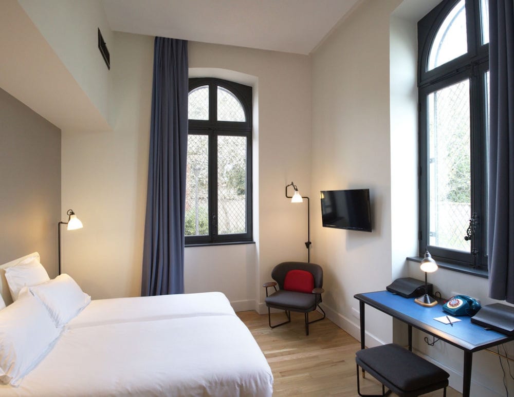 ROOM, DOUBLE BED
