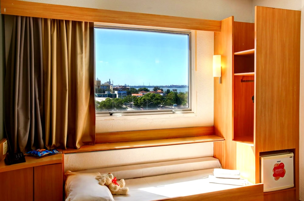 Ibis Vitoria Praia Do Canto 51/75