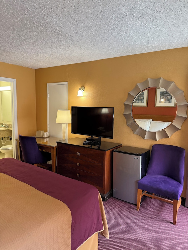 Executive Inn Schenectady 18/25