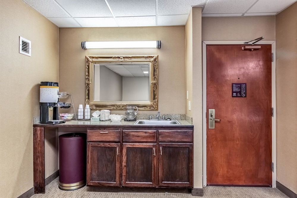 Wingate by Wyndham Conway, AR 7/52