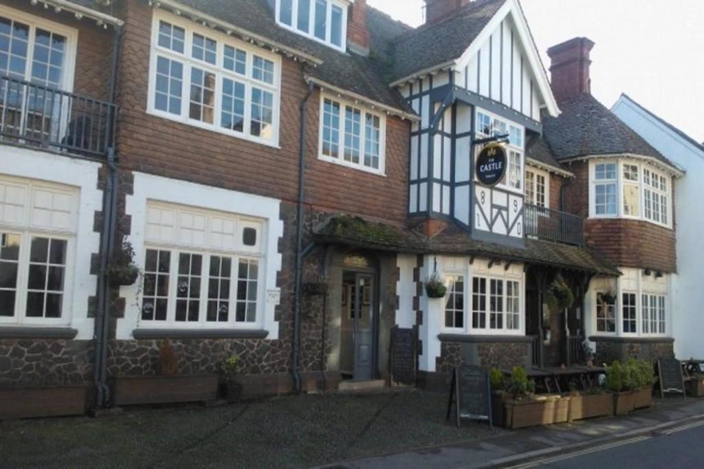 The Castle Inn 16/18
