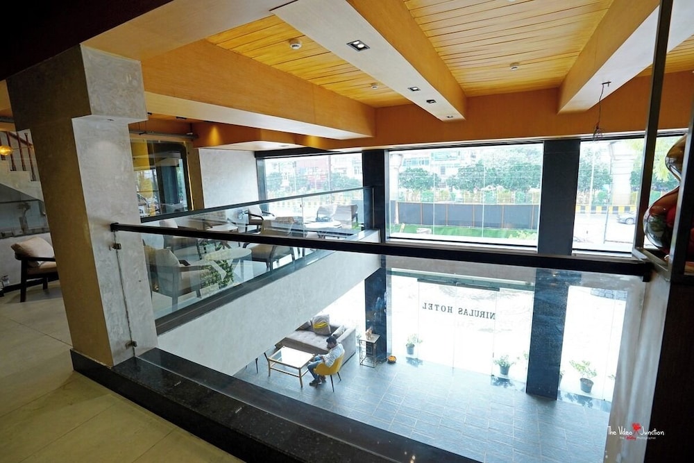 Nirulas Hotel 24/50