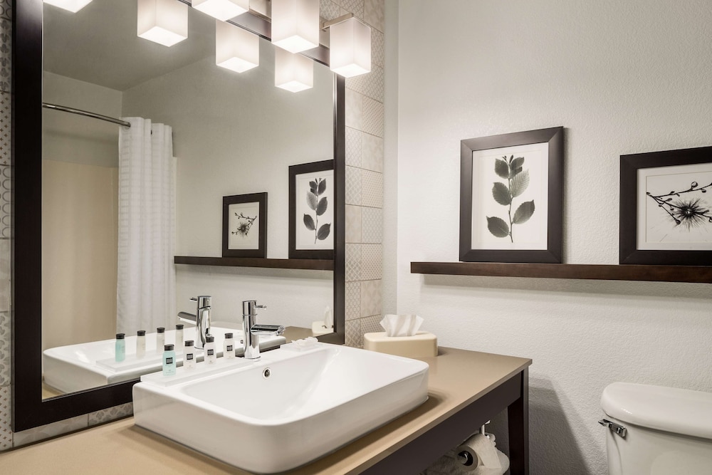 Country Inn & Suites by Radisson, Novi, MI 7/26