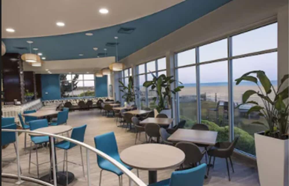 Wyndham Virginia Beach Oceanfront 49/64