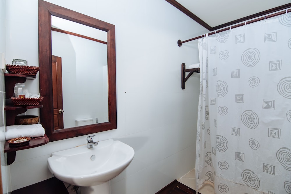 Luang Prabang Legend Hotel 73/74