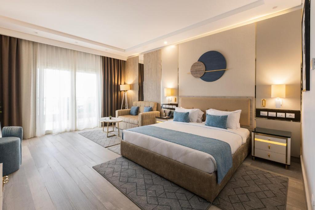 Pool, Deluxe, Twin Beds