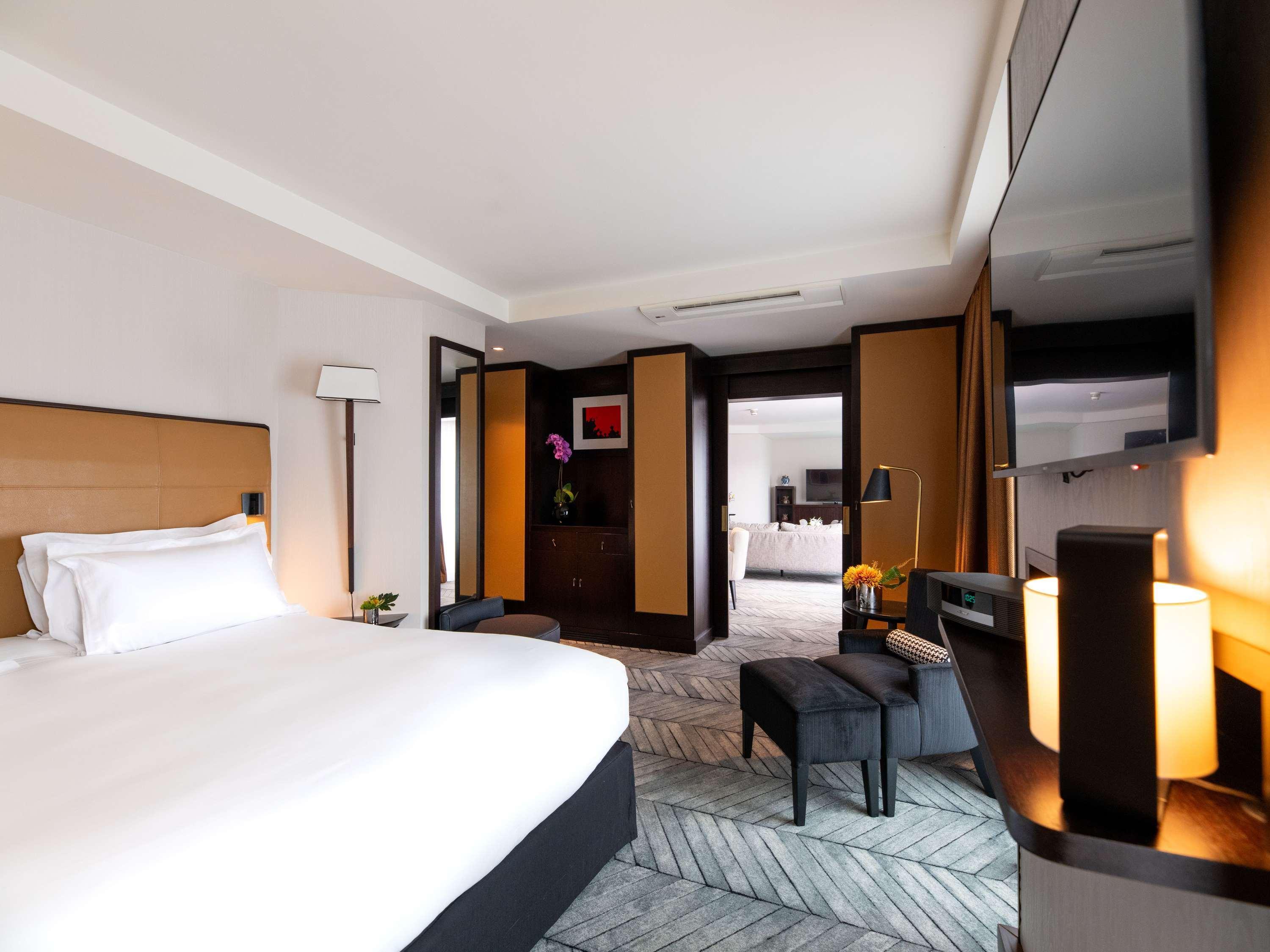 Opera, Suite, King Bed, Living Area, Terrace, High Floor