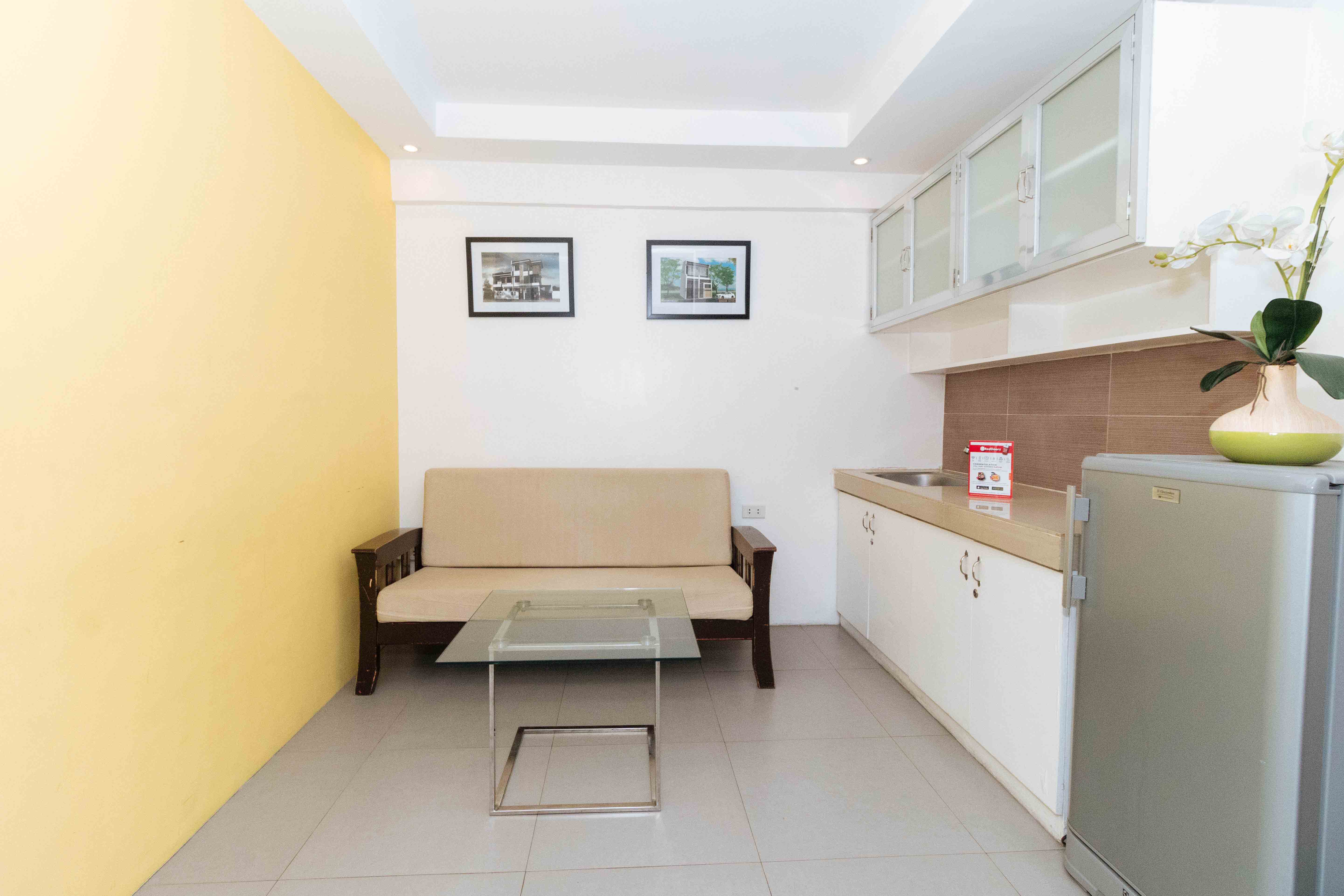 RedDoorz @ DBuilders Rooms Ph1 Taguig 2/28