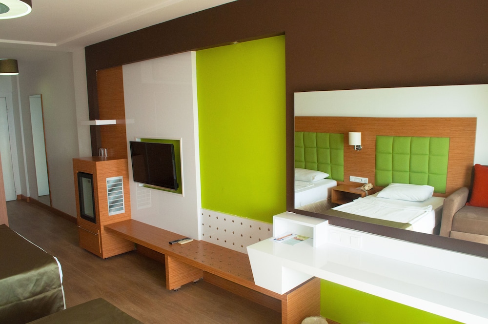 Asr-I Ala Hotel 12/41