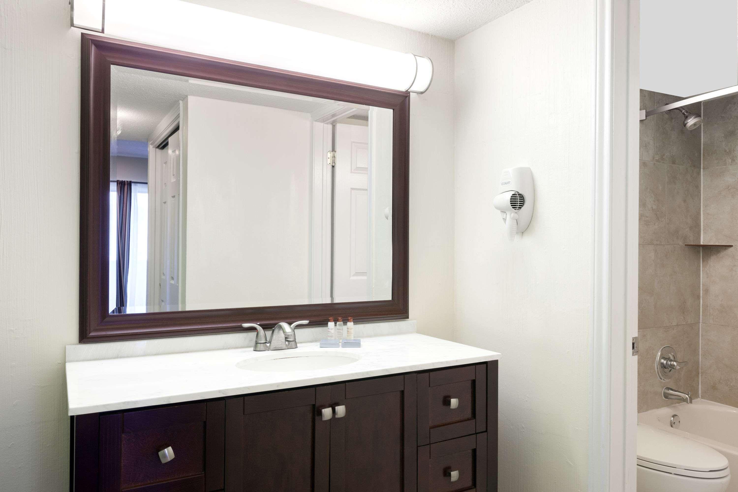 Hawthorn Extended Stay by Wyndham Dallas 13/14