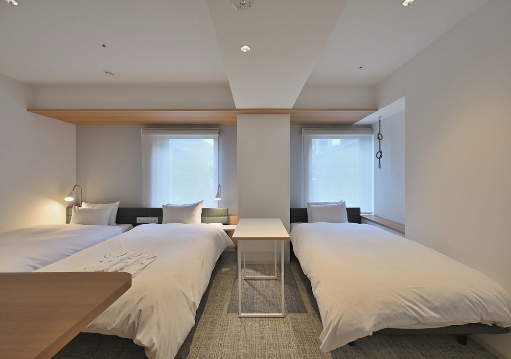 RENOVATED, SUPERIOR, TWIN BEDS