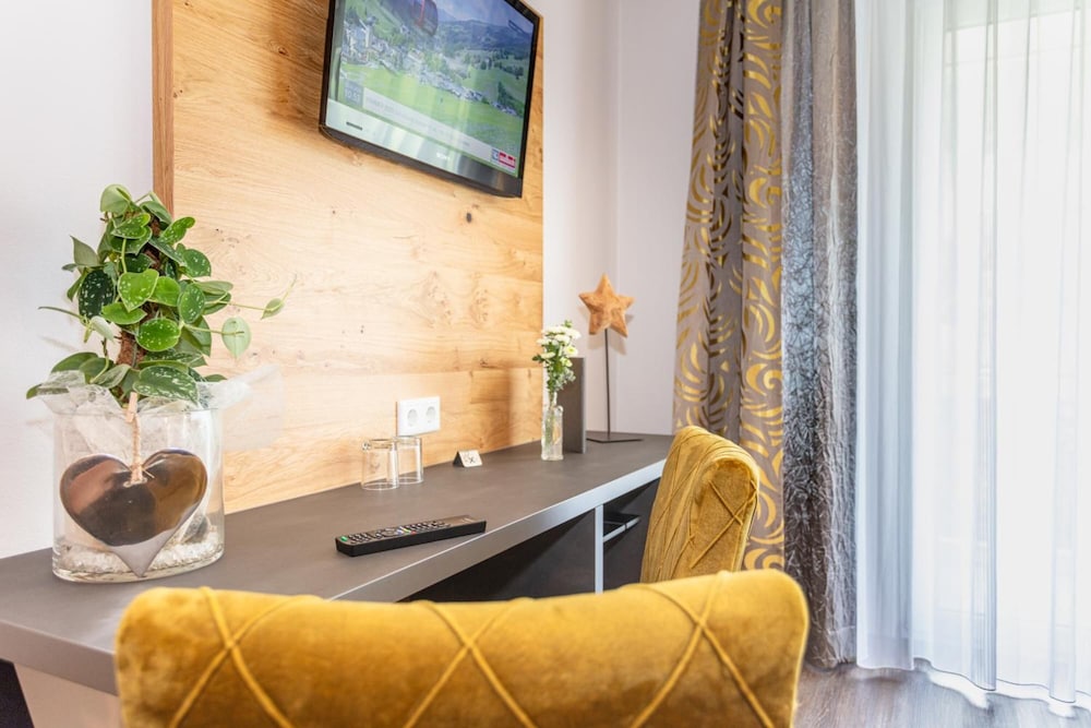 HOTEL ALMRAUSCH 11/69