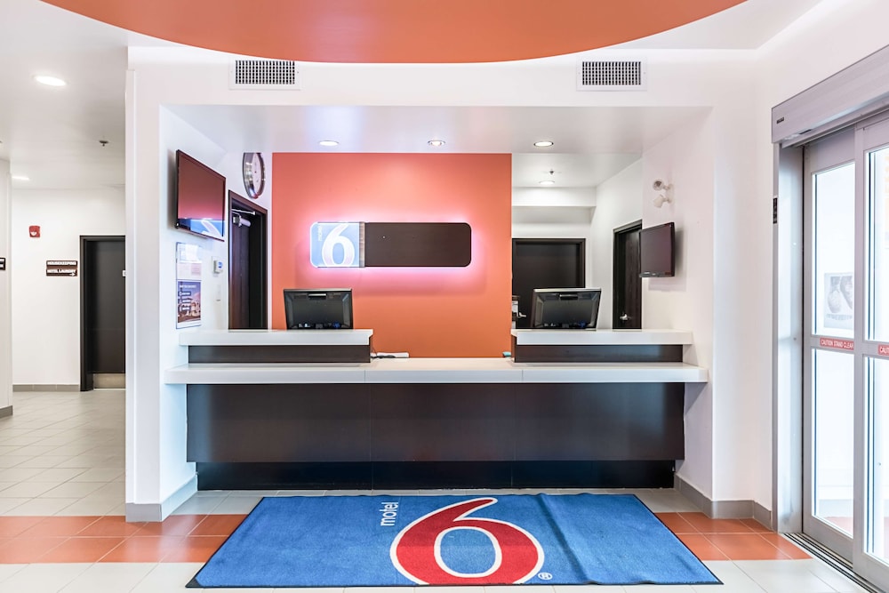 Lobby at Motel6 Moosomin, SK, MOOSOMIN - SK