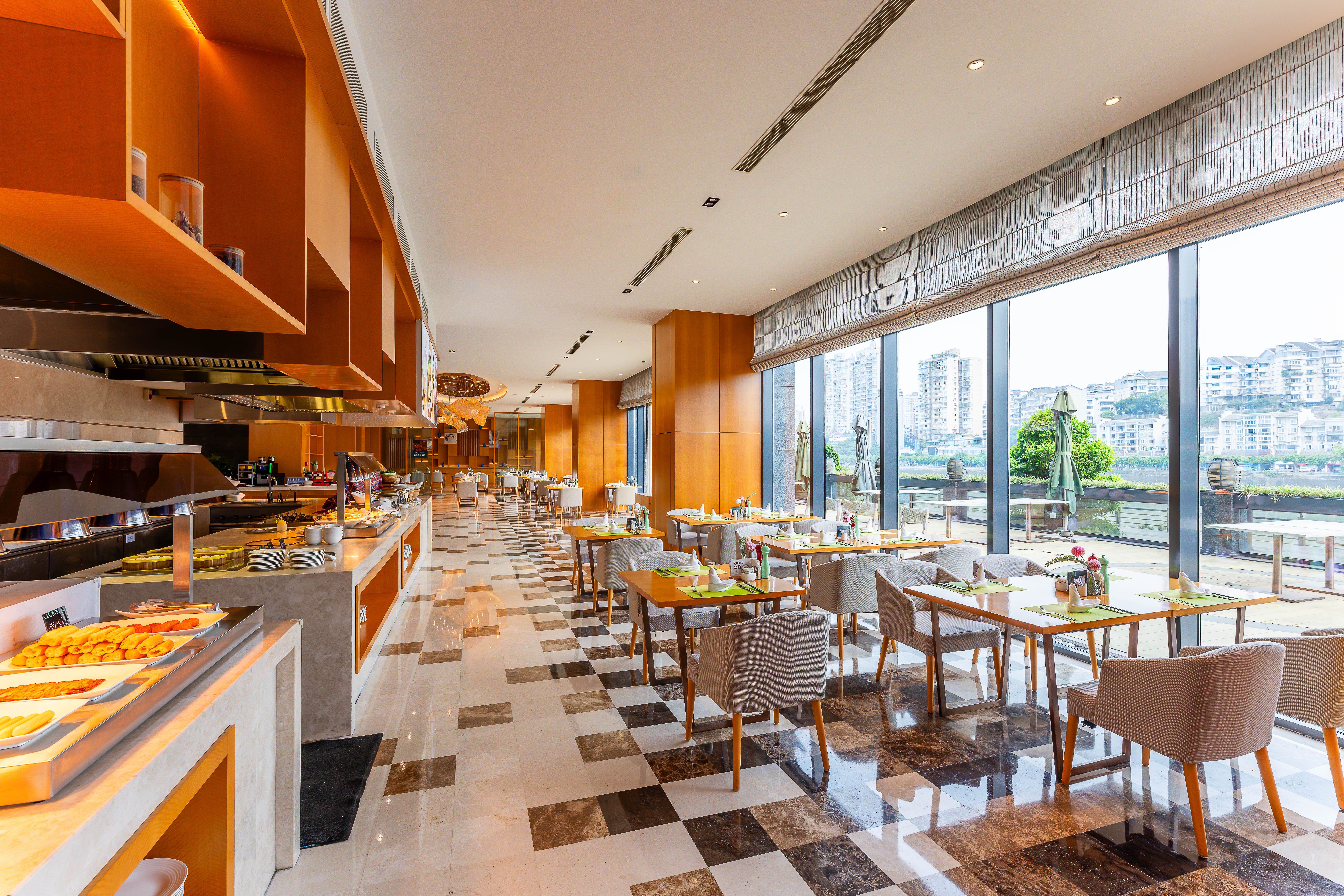 Holiday Inn Neijiang Riverside 56/81