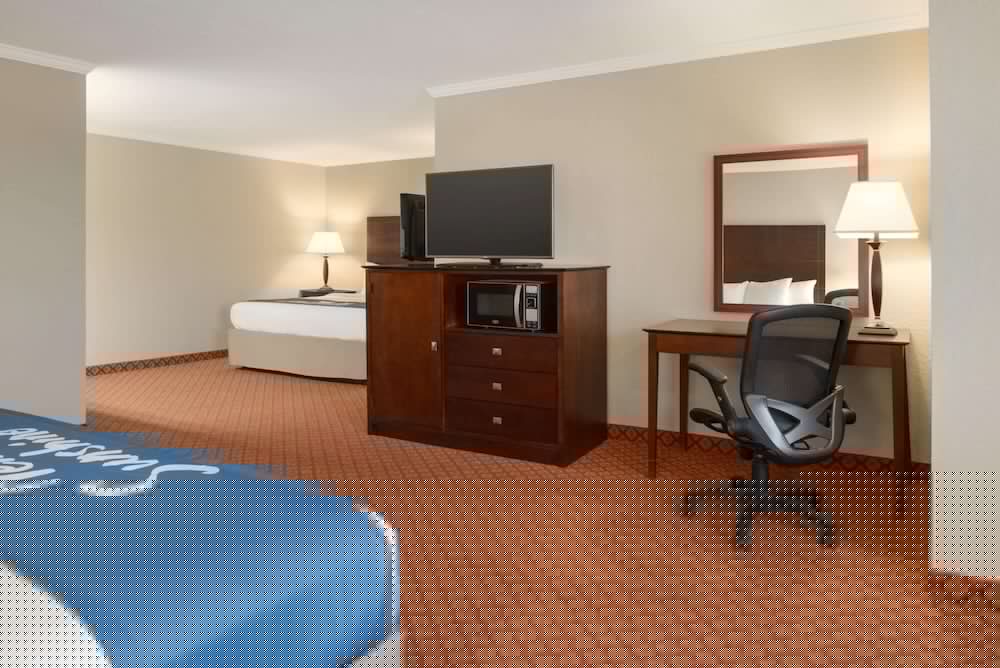 Days Inn by Wyndham Whitmore Lake 49/64