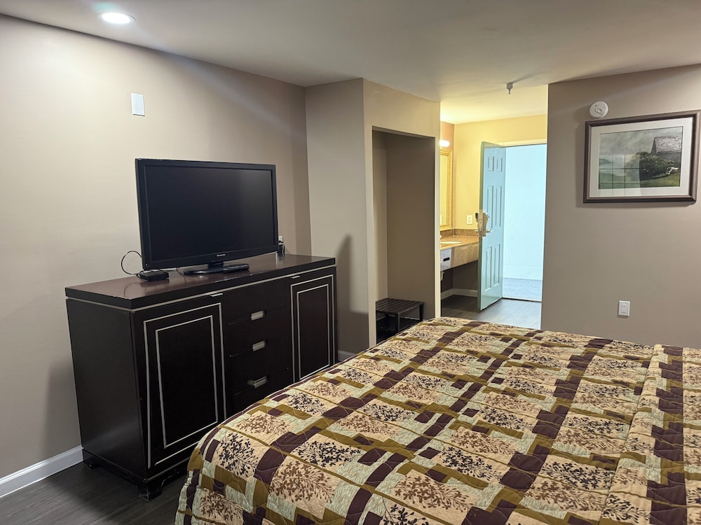 Magnolia Bay Hotel and Suites 14/19