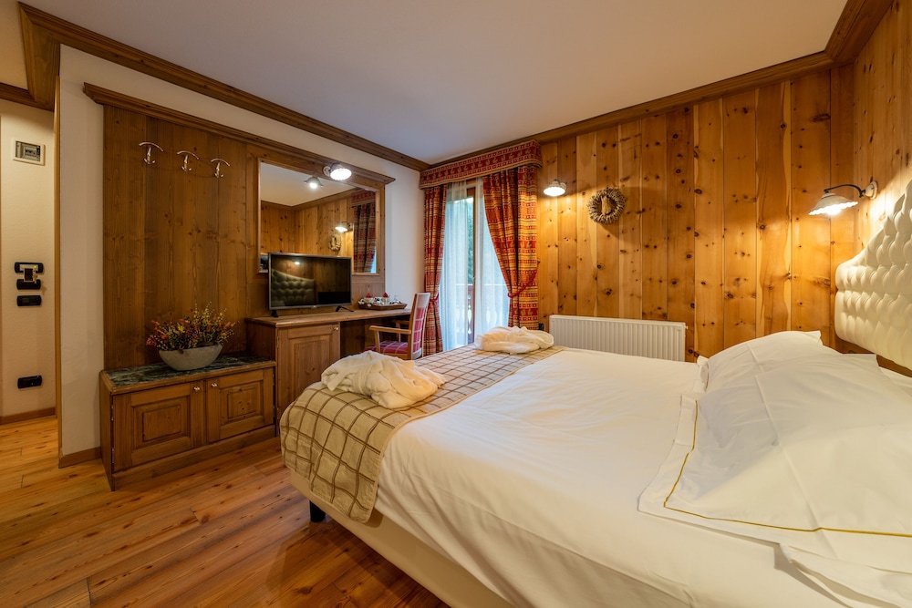 Comfort, Double Bed, Hotel Lo Scoiattolo 2/5