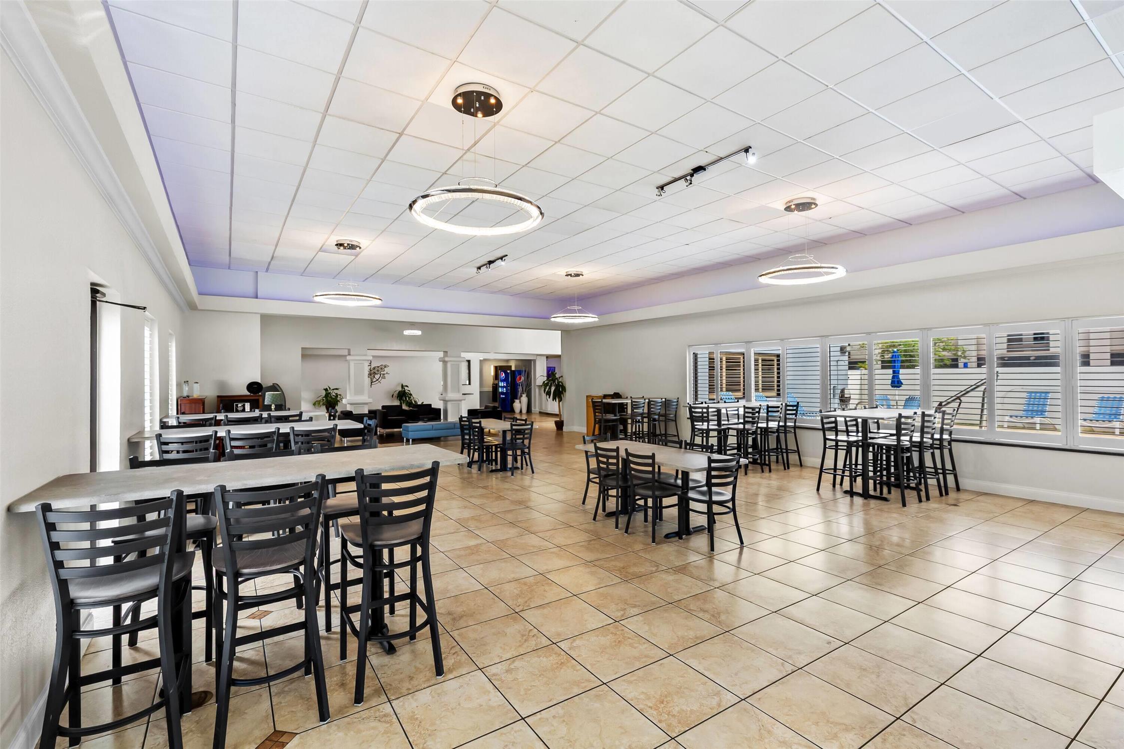 Days Inn & Suites by Wyndham Lakeland 63/85