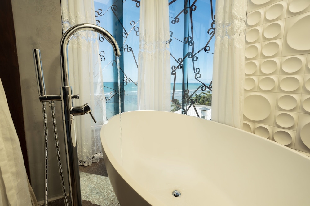 SUITE, KING BED