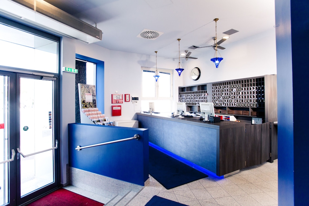 Lenas Donau Hotel 5/47