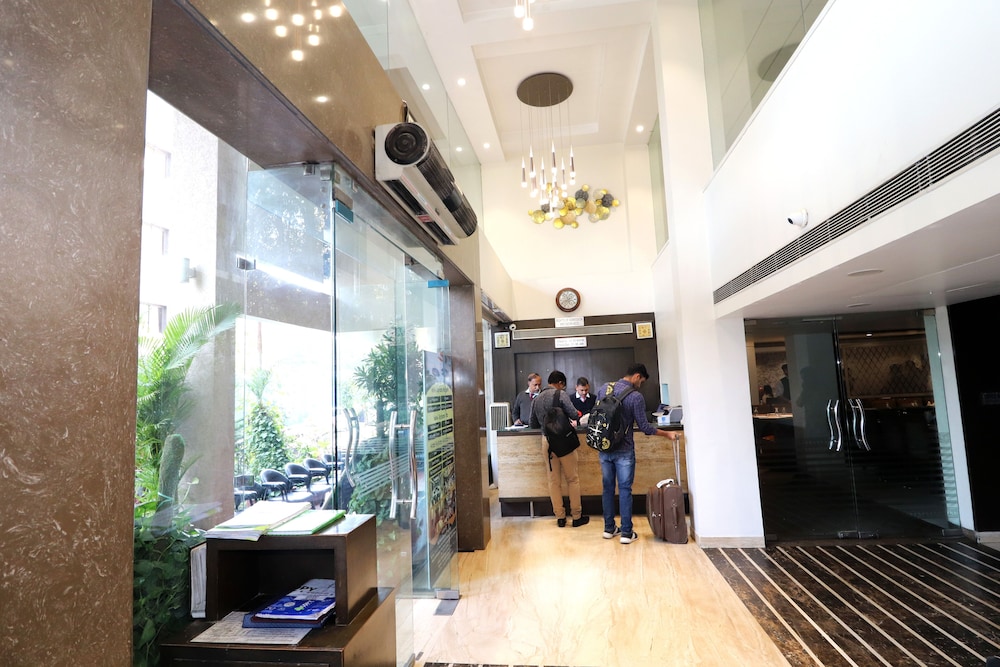 Hotel Rajhans Regent 10/48