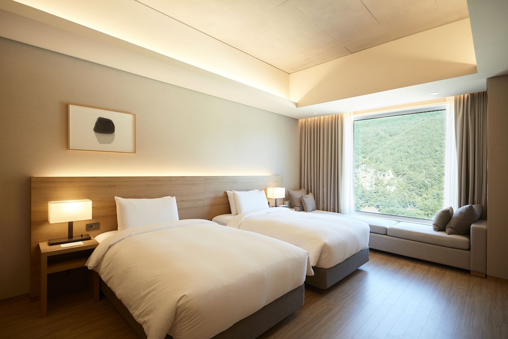 Sugam Twin Suite Room