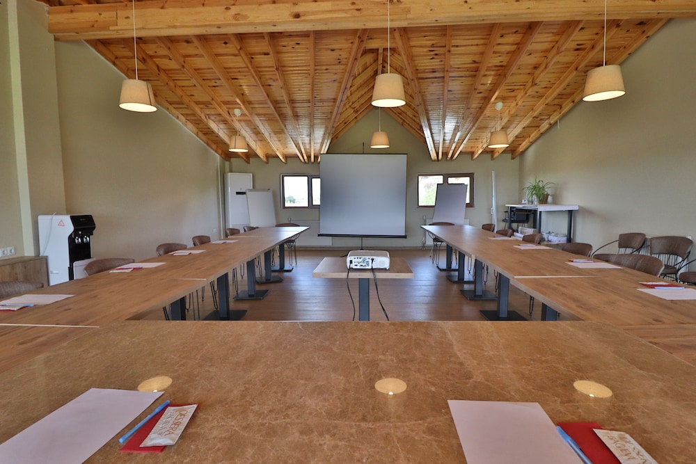 Dessera Vineyards Hotel 27/40