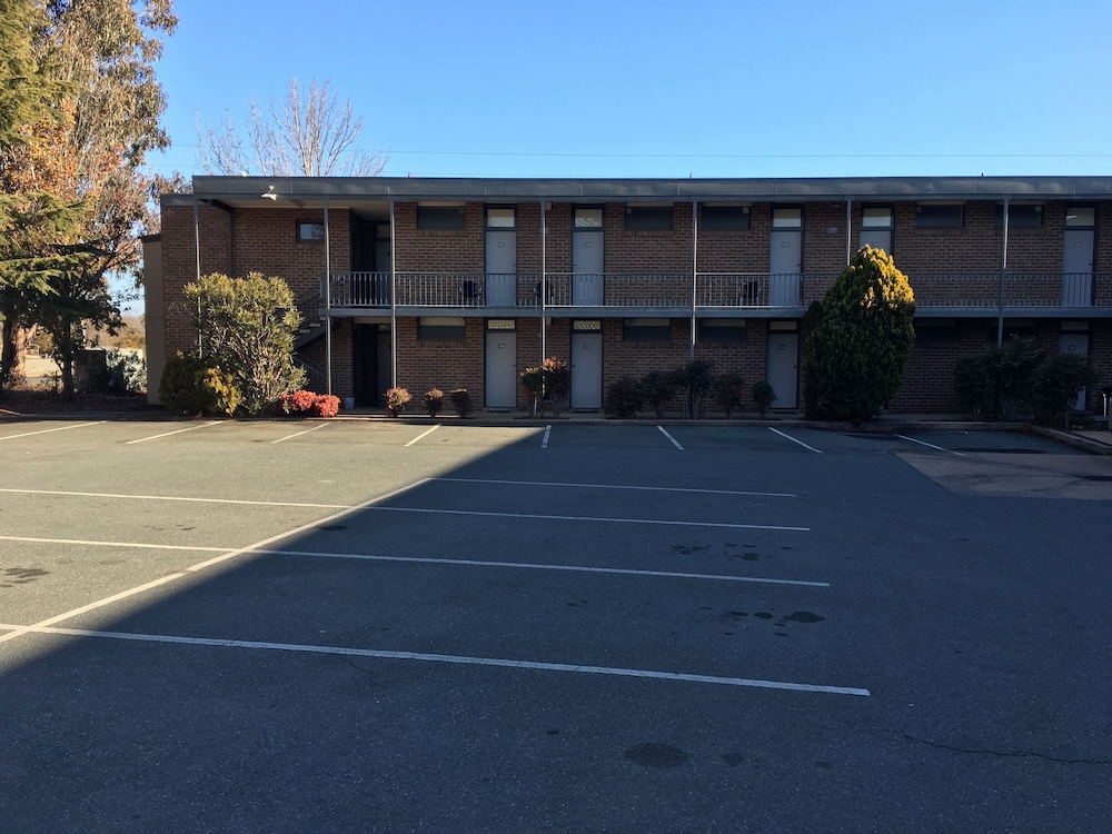 RED CEDARS MOTEL CANBERRA 19/42