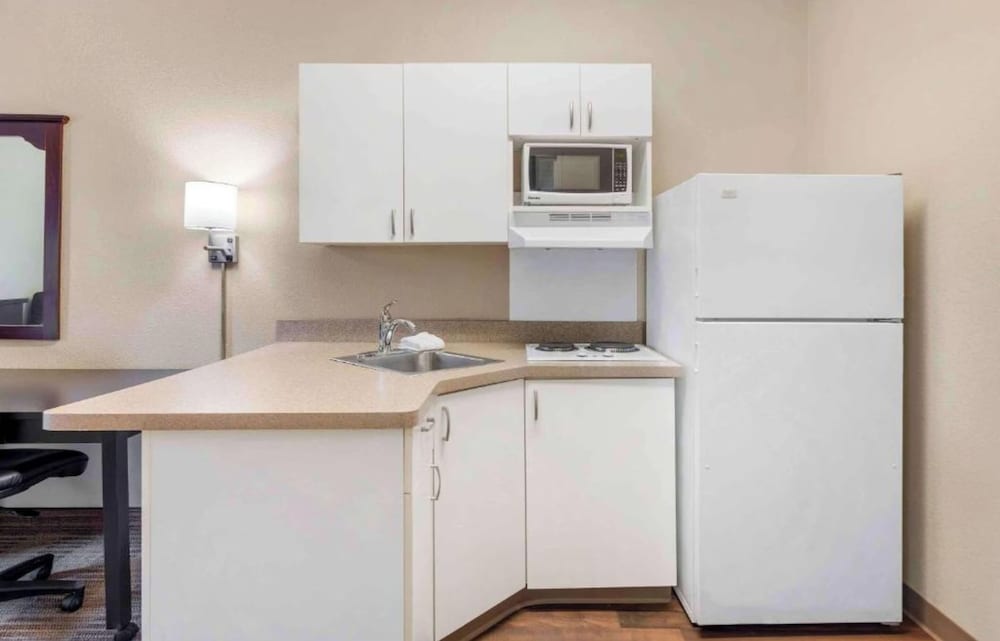 Studio 6 Corporate Extended Stay Chicago Lisle IL 36/51