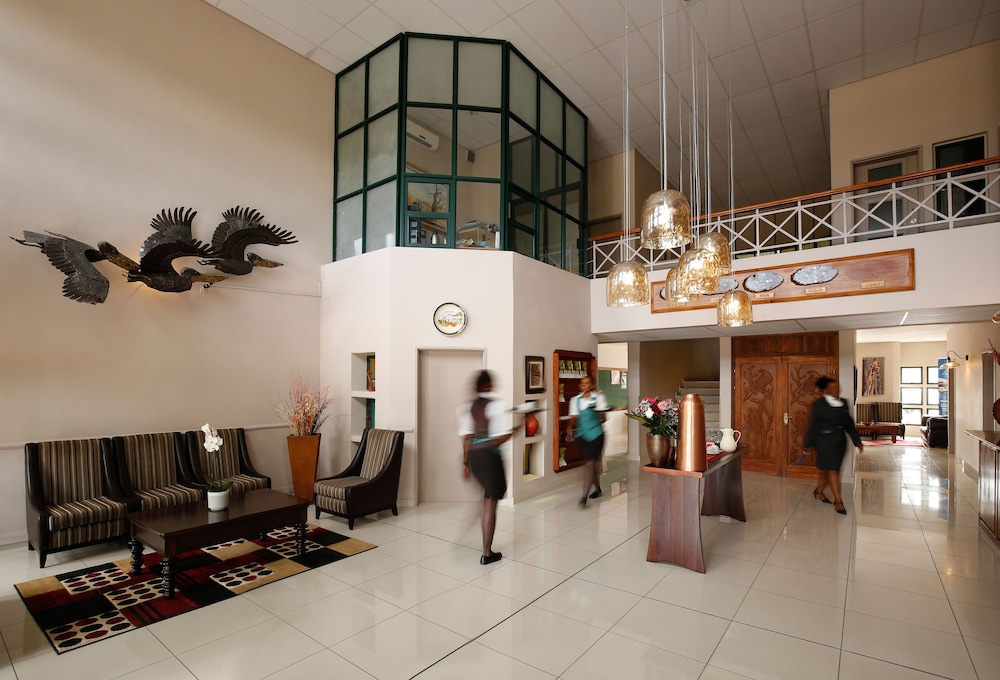 Maun Lodge 24/45
