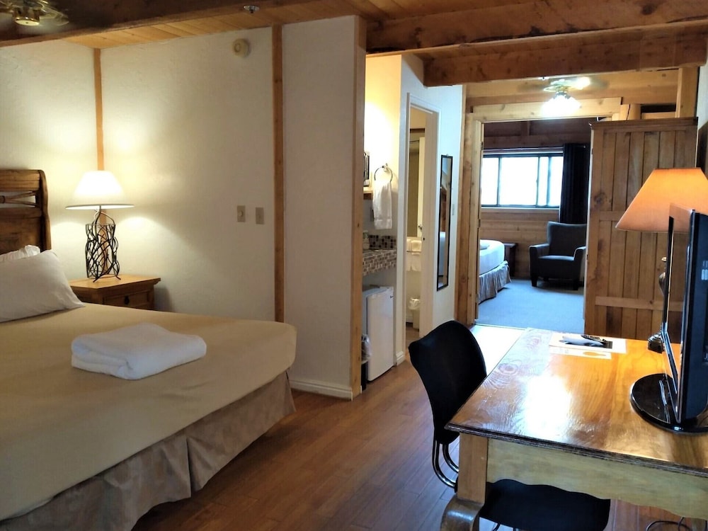 The Boulder Creek Lodge 13/64