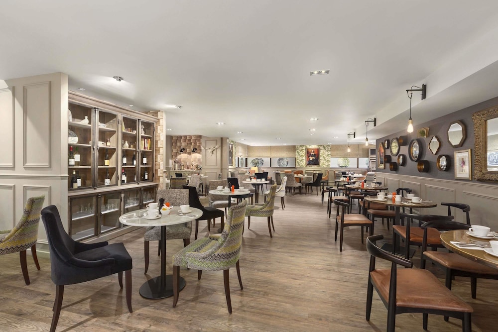 Ramada Hotel & Suites by Wyndham Coventry 28/38