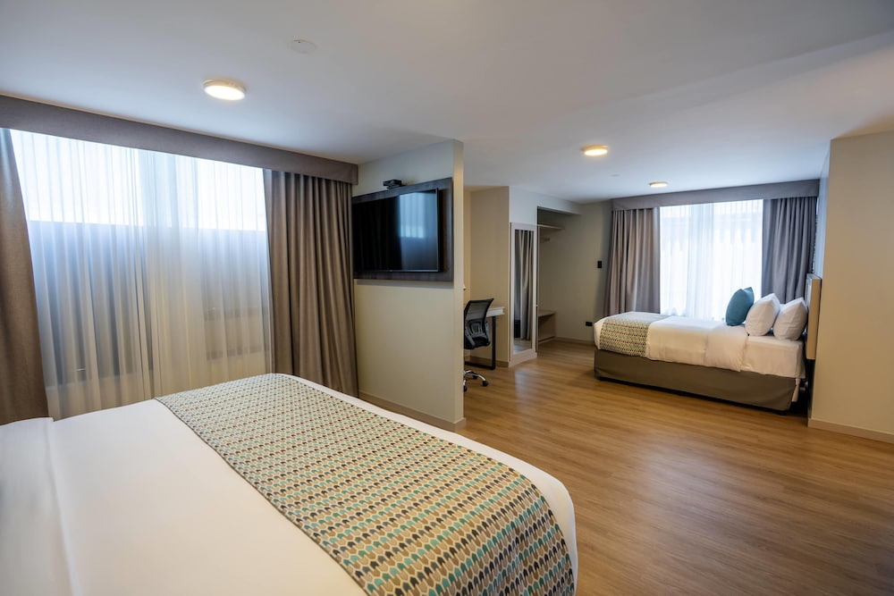 Room, Multiple Beds, La Quinta by Wyndham Quito 3/10