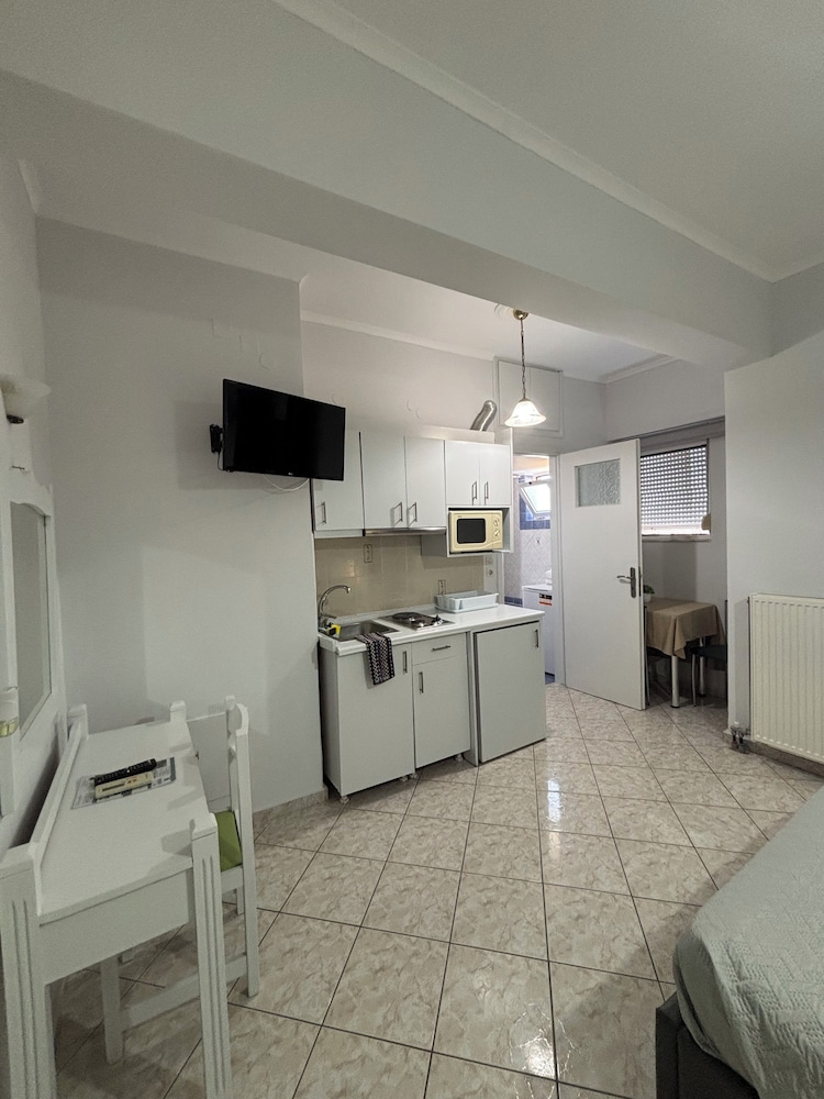 Eliza Apartments 6/50