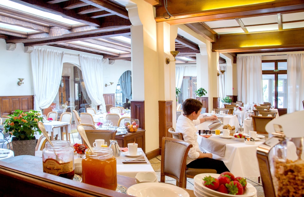 Le Relais Des Trois Chateaux 42/55