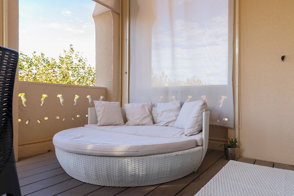 Junior Suite, Queen Bed