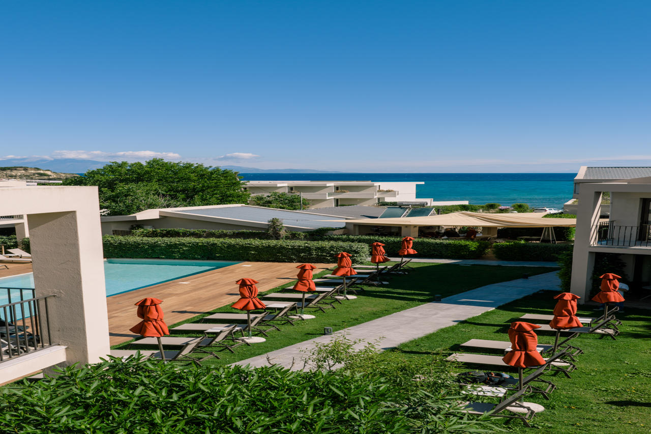 New Beach Hotel 39/43