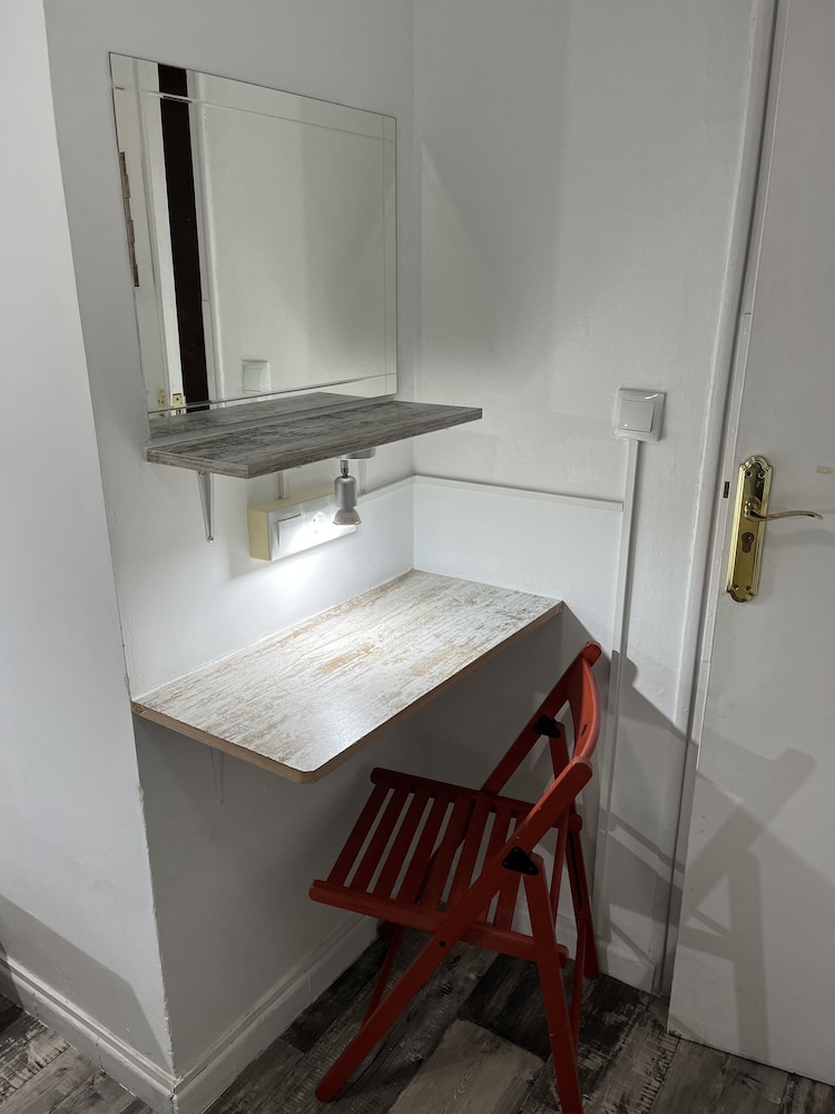 Hostel Almansa 39/50