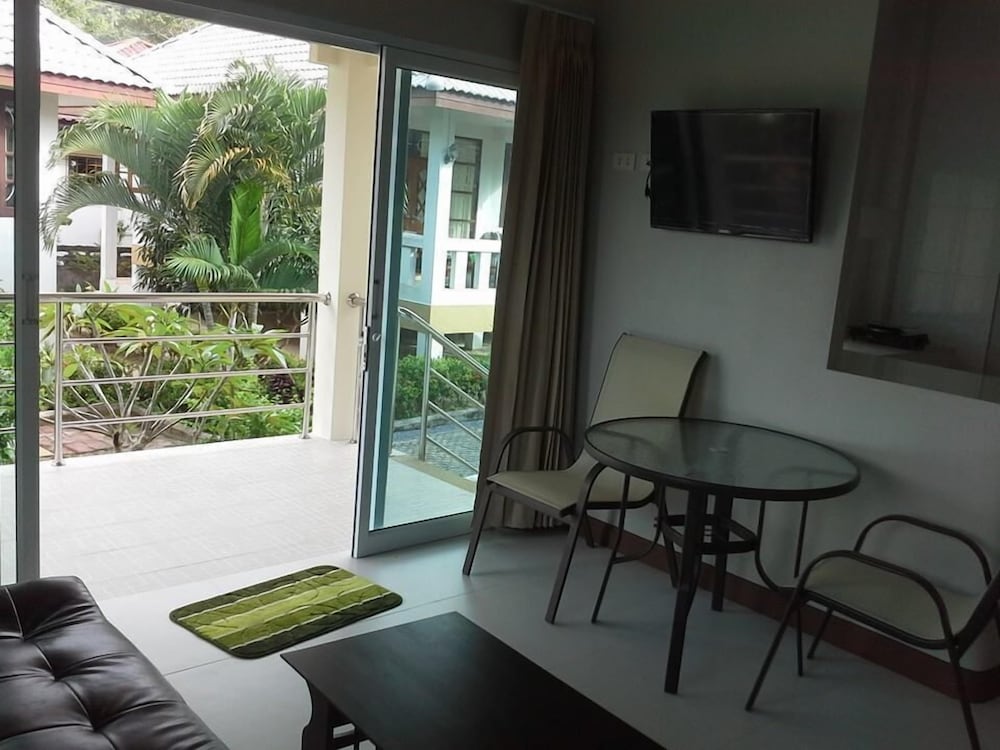 Krisada Beach Resort 36/56