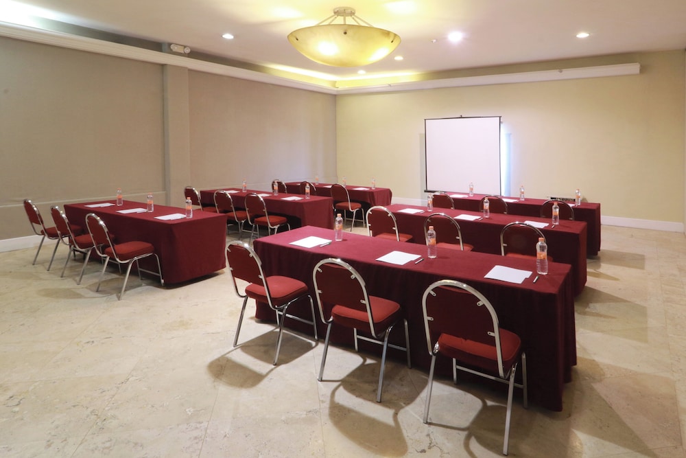 Holiday Inn & Suites Guadalajara Centro Historico 42/50