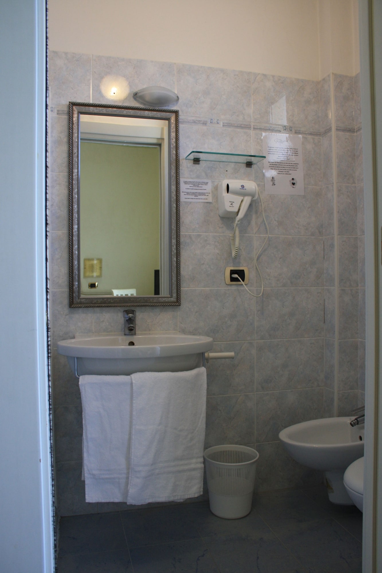 غرفة ثلاثية بسرير مزدوج وسرير فردي، Gaston Hotel 8/10