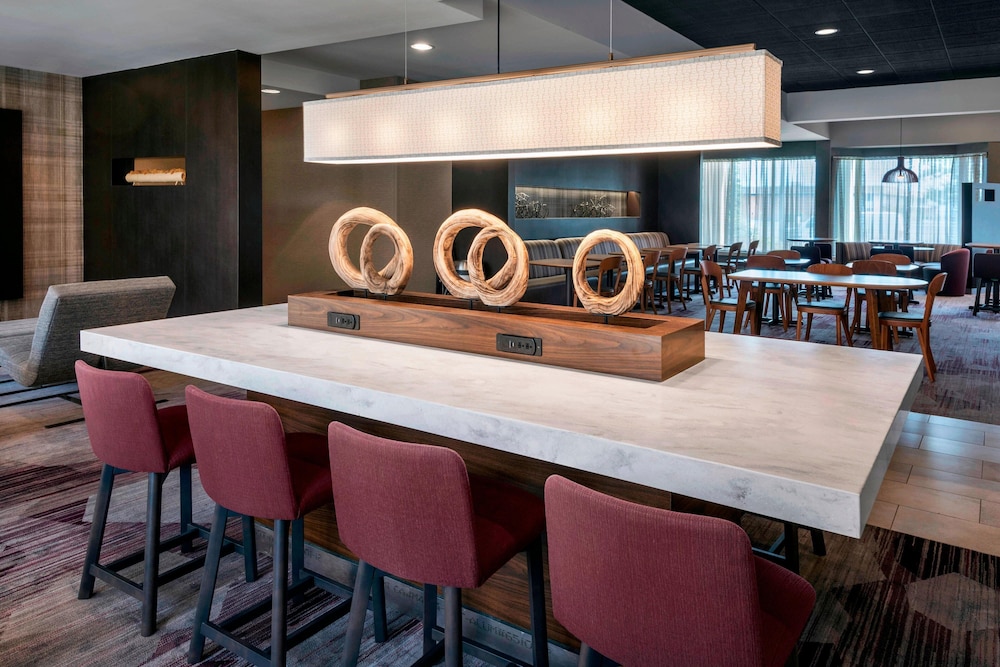 Courtyard By Marriott Newark Liberty International Airport 27/37