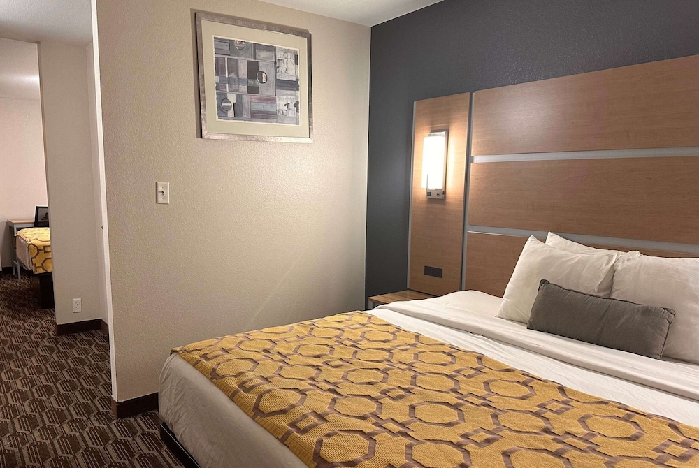 غرفة بسرير كينج وسرير كوين
