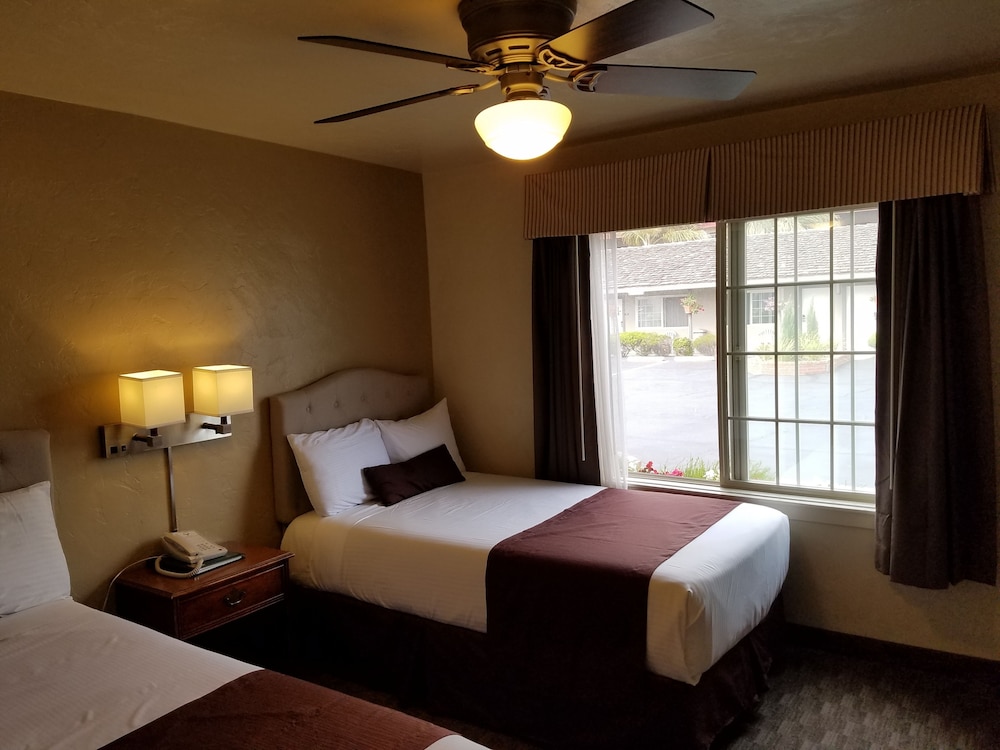 Lone Oak Lodge 29/35