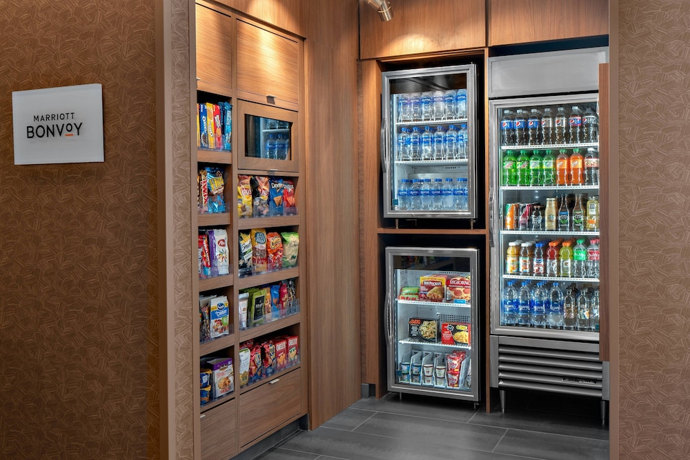 Fairfield Inn & Suites By Marriott Lake Geneva 32/36